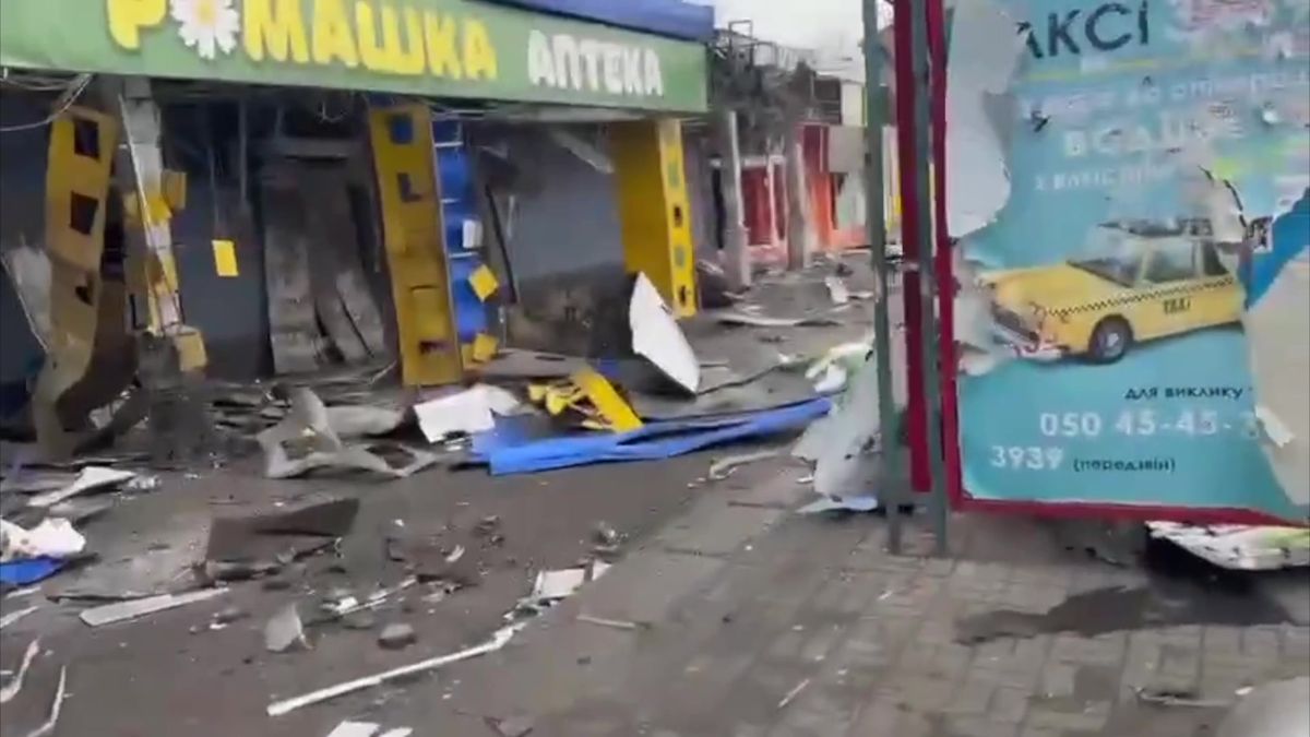 Video z Chersonu: Během Putinova projevu dopadaly na město rakety